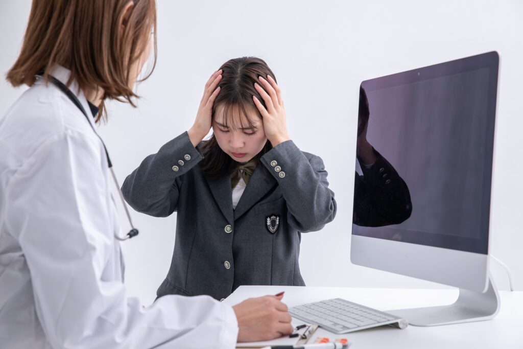 心身の健康面で苦しむ女子高生