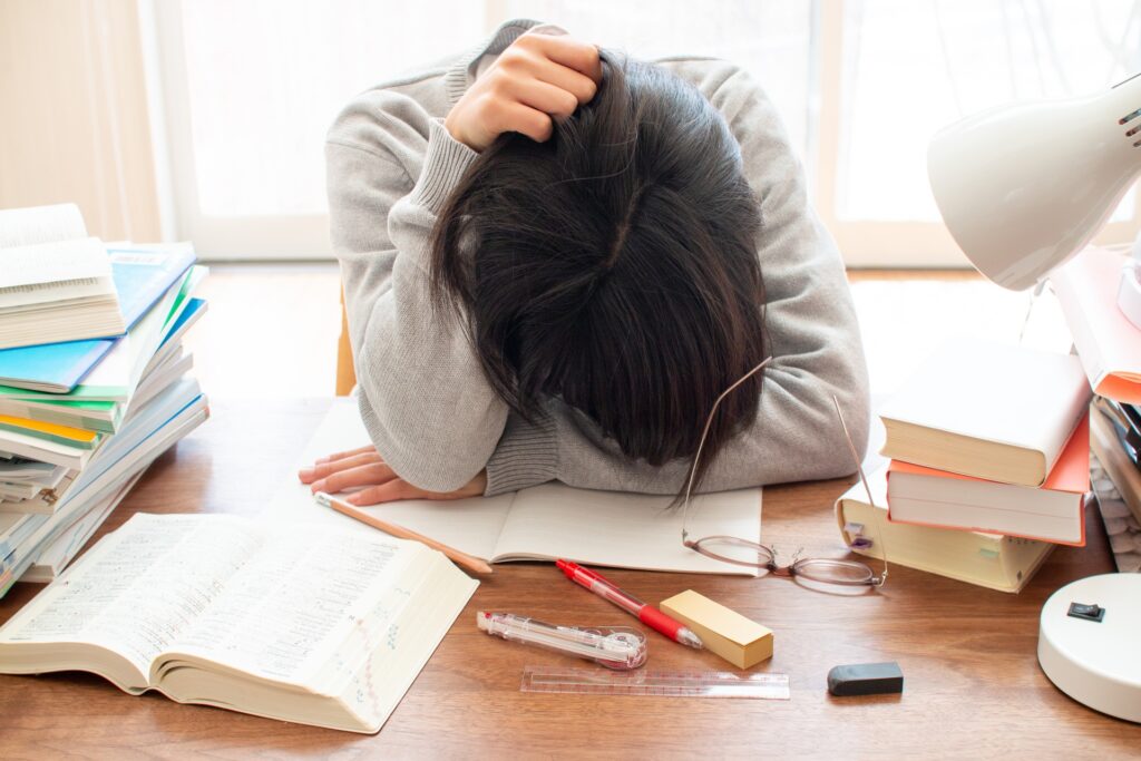 絶望する高校生